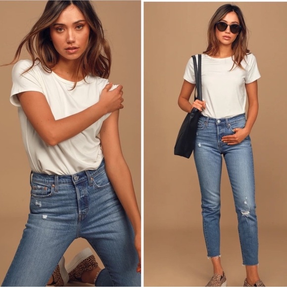 Levi's Wedgie Jeans Blue Wash Distressed Ankle Fit Size 26 Women’s - Picture 1 of 9